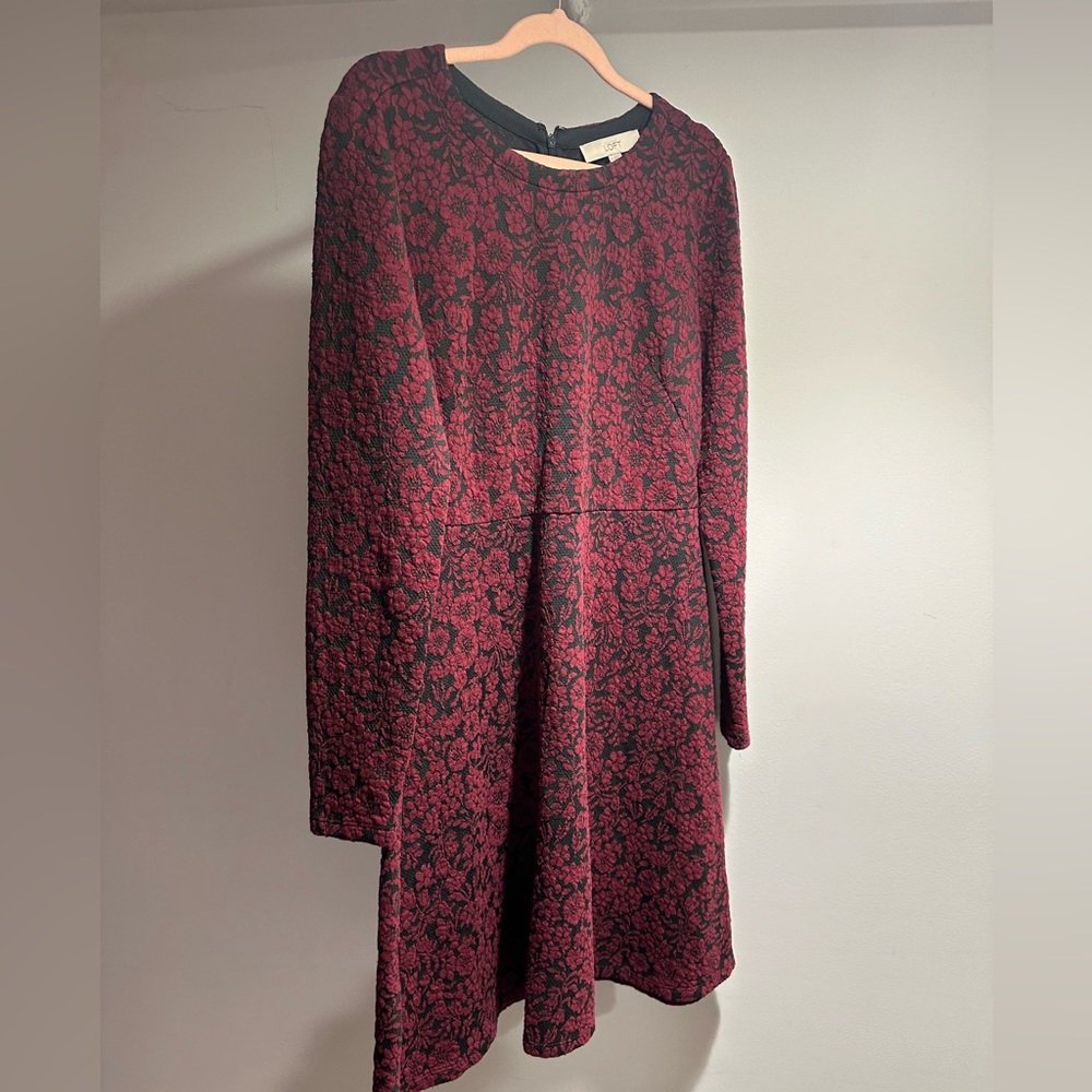 Loft Size 4 dress. Black and maroon.